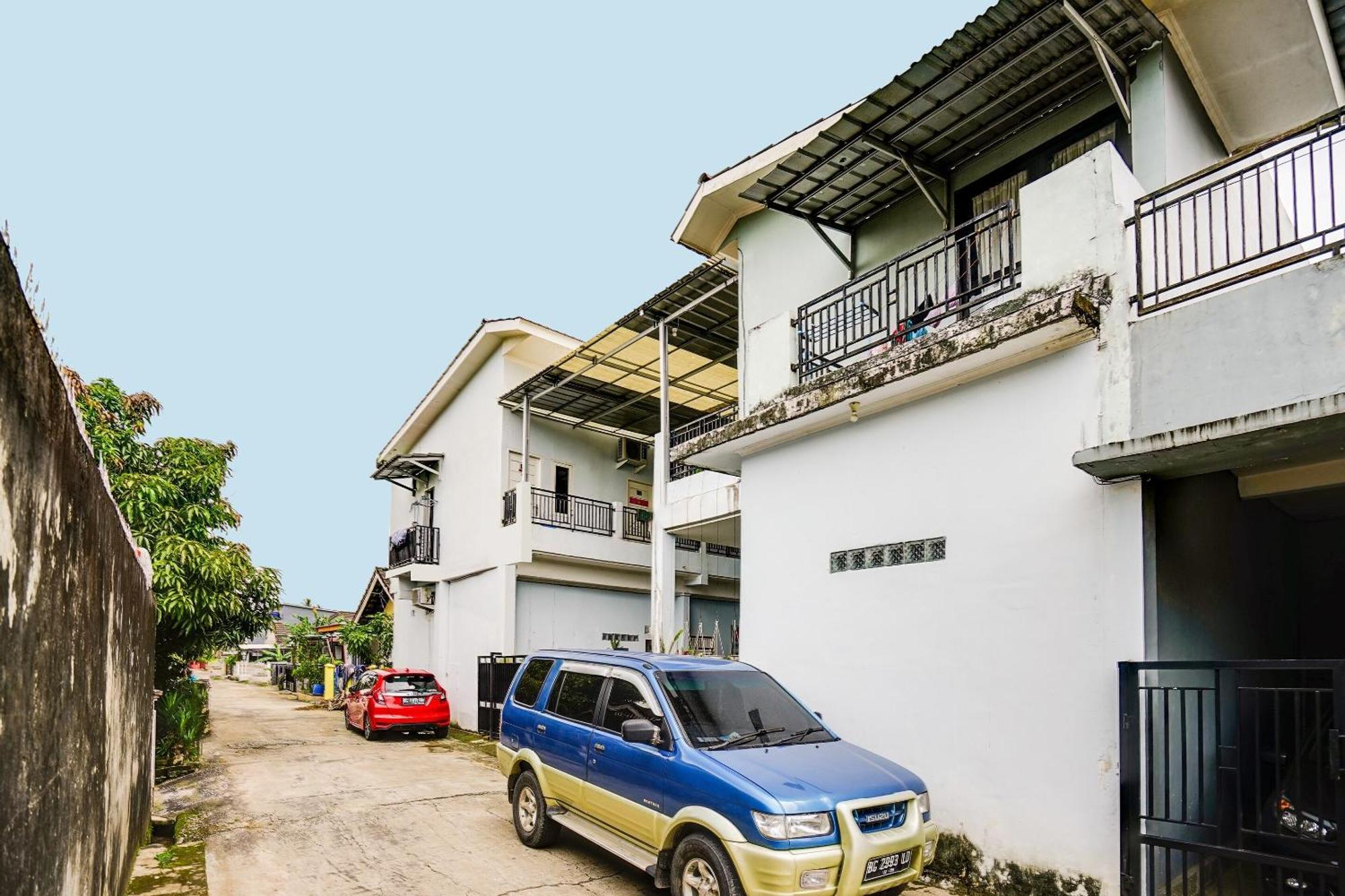 Oyo Life 92046 Garuda Residence Palembang Bagian luar foto